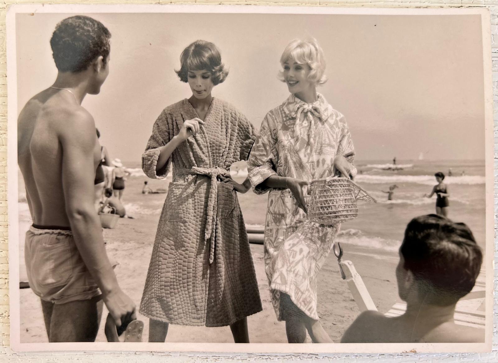 Giorgio Malusi con due modelle